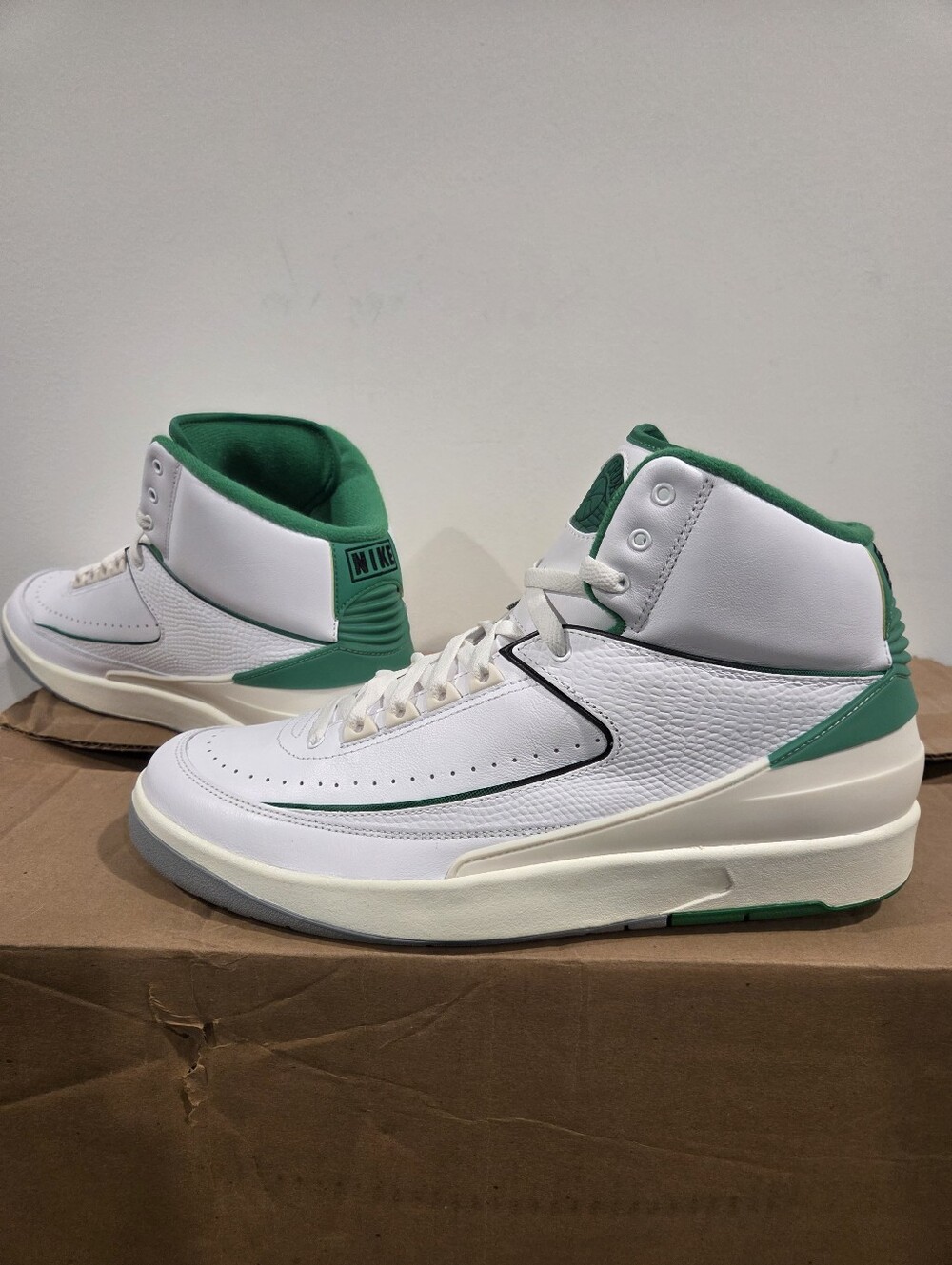 Nike Air Jordan 2 Retro 'Lucky Green' 2023 Men's Size 13 MINT